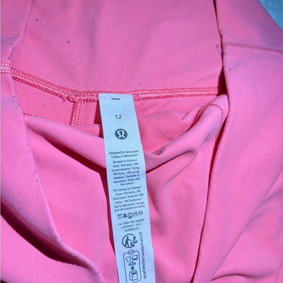 SELLING LULU SHORTS!! - Picture 3 of 3